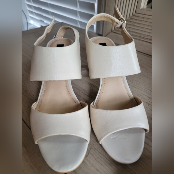 DKNY HEELS - Picture 2 of 10